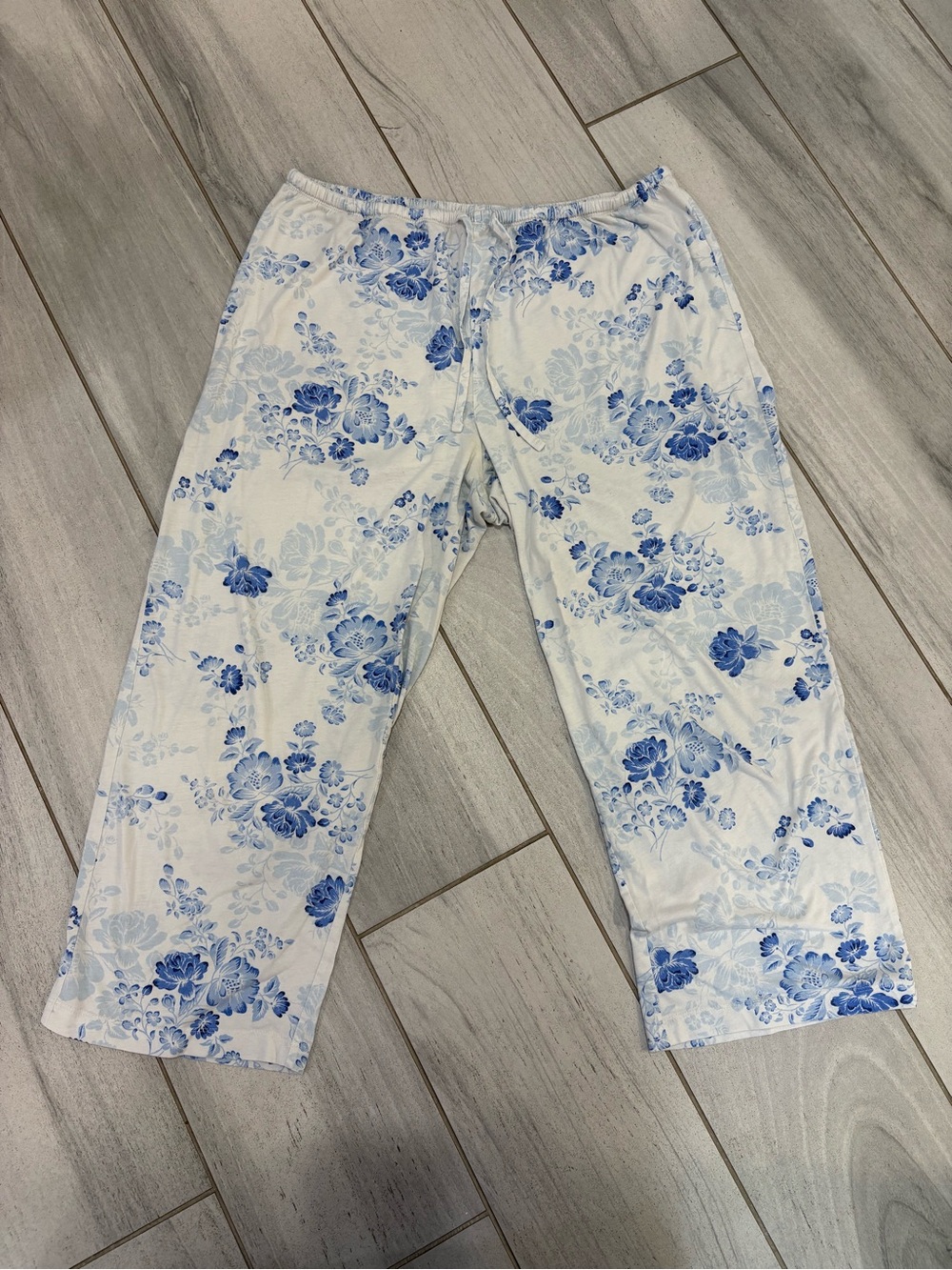 Women’s White and Blue Floral Pajama Pants